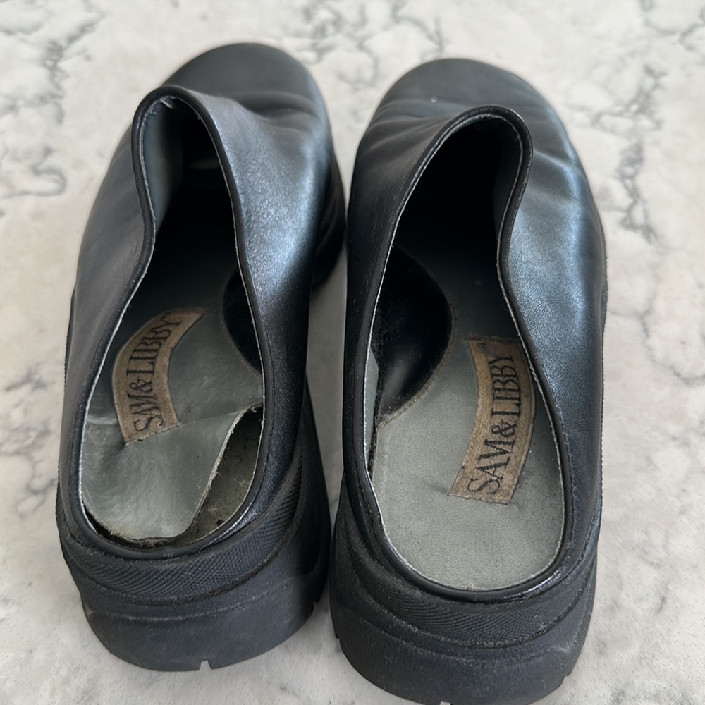 Used Slippers - Picture 2 of 2